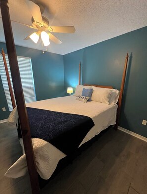 4 bedrooms, internet, bed sheets