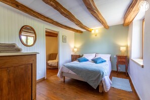 2 عدّة غرف نوم ومكواة/لوح كي وسرير سفر وواي فاي مجانًا