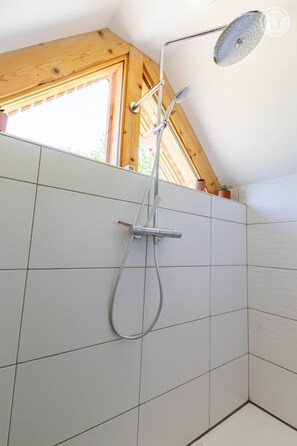 Shower, hair dryer, towels - LE REFUGE - DOMESSIN (DOMESSIN)