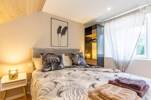 3 bedrooms, iron/ironing board, travel crib, free WiFi