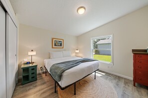 2 Schlafzimmer, Schreibtisch, Bügeleisen/Bügelbrett, kostenloses WLAN