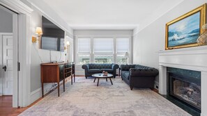 Smart TV, computer monitors, printers - Luxury Victorian in Downtown Petaluma (Petaluma)