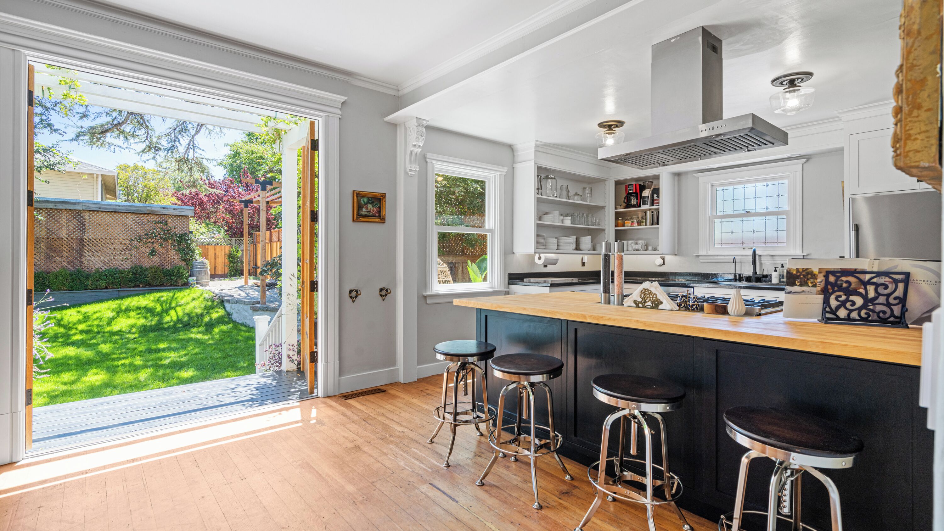 Fridge, oven, stovetop, dishwasher