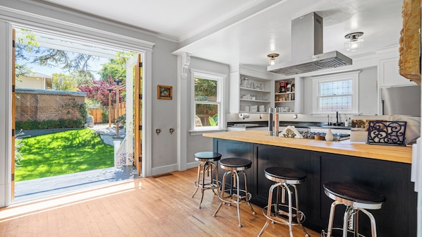 Kühlschrank, Ofen, Herdplatte, Geschirrspüler