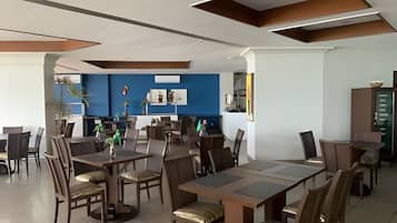 Elite Apartment | Dining