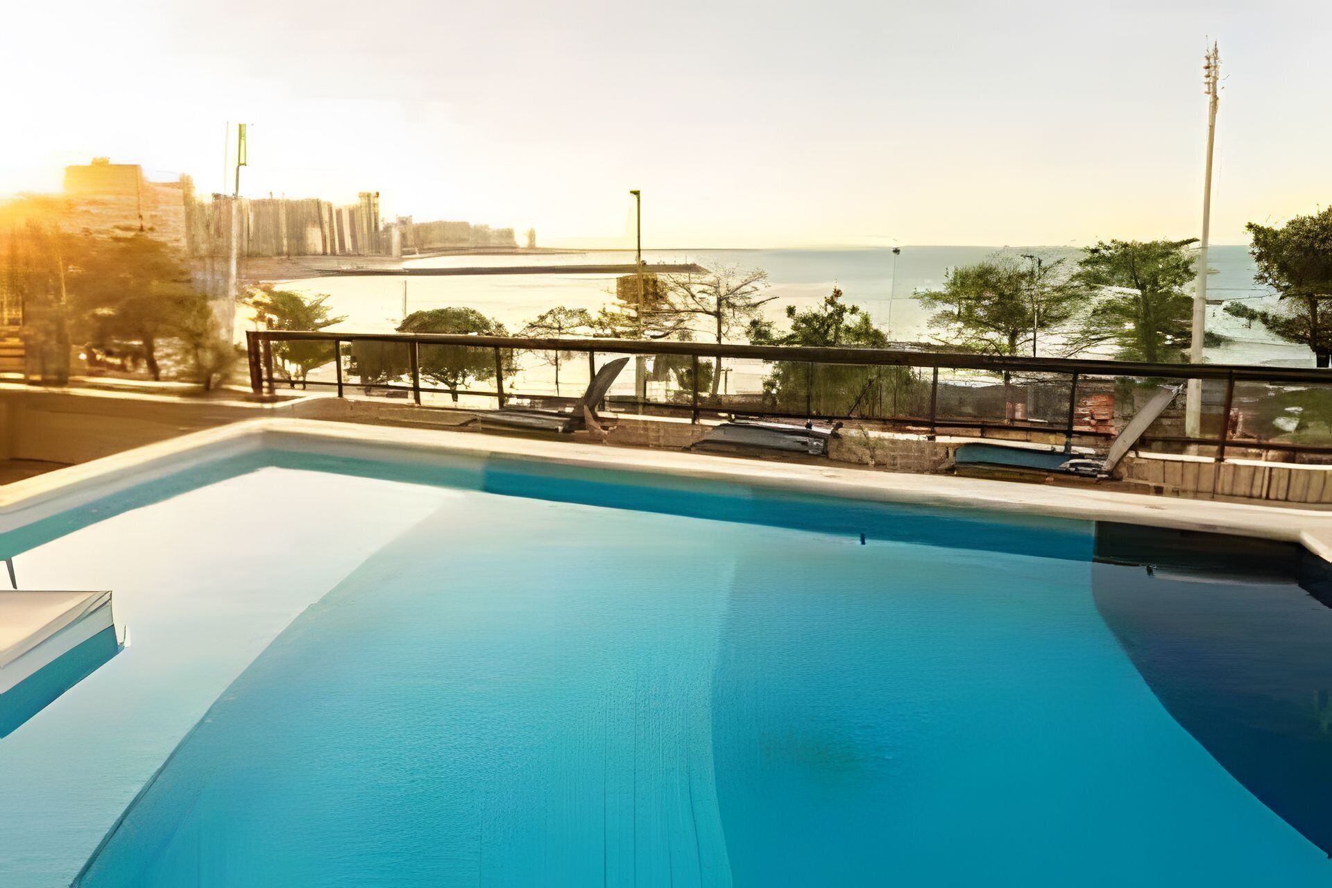 精品公寓 | 泳池 | 室外游泳池