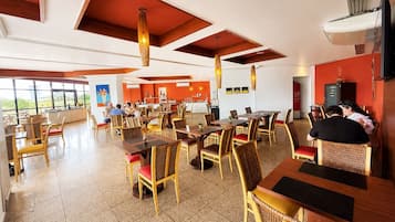 Apartment | Dining