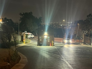 Estacionamiento en las instalaciones