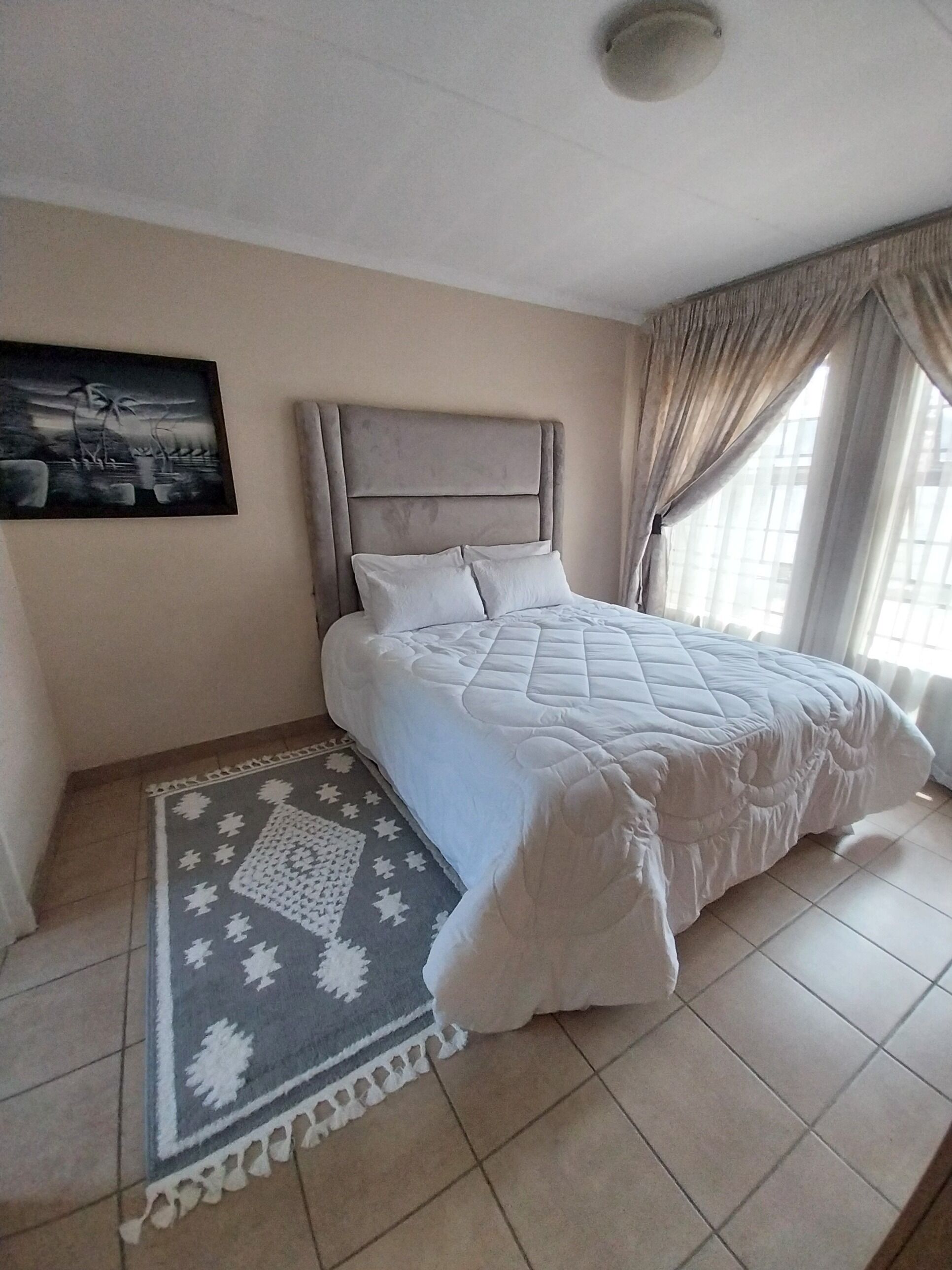 3 makuuhuonetta, silitysrauta/-lauta, ilmainen Wi-Fi, vuodevaatteet