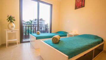 2 bedrooms, iron/ironing board, internet, bed sheets