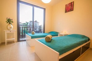 2 bedrooms, iron/ironing board, internet, bed sheets