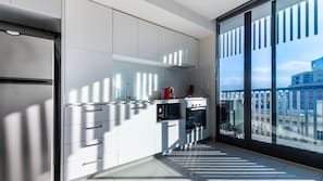 Frigorifero, microonde, forno, piano cottura