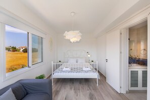 4 bedrooms, iron/ironing board, Internet, bed sheets
