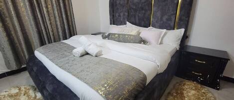 2 chambres, fer et planche à repasser, Wi-Fi, draps fournis