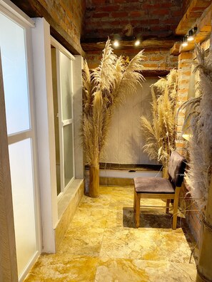 Interni