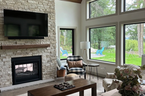 Smart-tv en een open haard