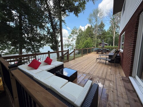 Newly renovated lakeside retreat on Bass Lake