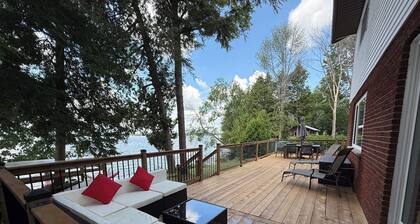 Newly renovated lakeside retreat on Bass Lake