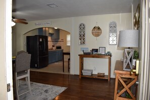 Interior - The Happy Hyde Away-Peaceful & Quite Cozy Home!! (Houston)