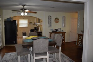 Dining - The Happy Hyde Away-Peaceful & Quite Cozy Home!! (Houston)