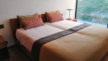 6 bedrooms, iron/ironing board, free WiFi, bed sheets