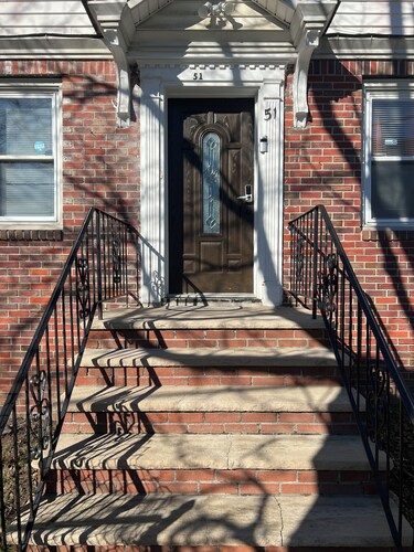 Amazing room with AC in charming Irvington