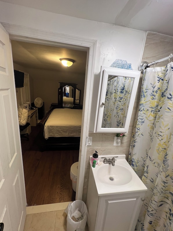 1 chambre, fer et planche à repasser, Wi-Fi, draps fournis