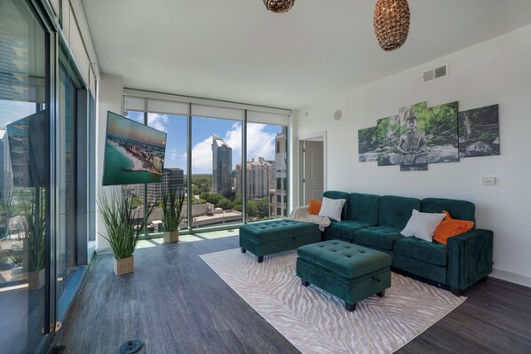 Televisión y chimenea 