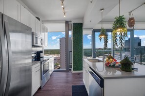 電子レンジ、オーブン、コンロ、食器洗い機