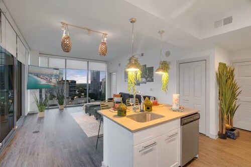 19th Floor Private Balcony, Panoramic View, 24 hr security, Private Garage, Pool