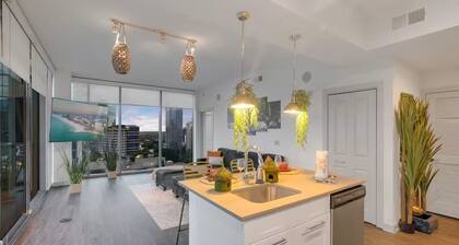 19th Floor Private Balcony, Panoramic View, 24 hr security, Private Garage, Pool