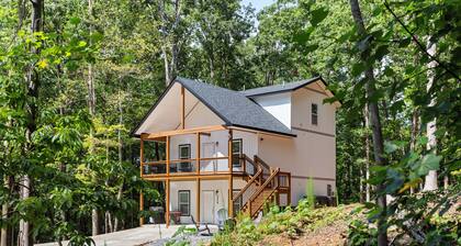 The Panda Lakehouse - Charming 4 Bedroom Cabin in Lake Hartwell near Clemson