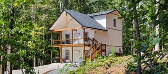 The Panda Lakehouse - Charming 4 Bedroom Cabin in Lake Hartwell near Clemson