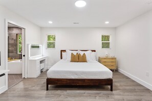 4 Schlafzimmer, Bügeleisen/Bügelbrett, WLAN, Bettwäsche