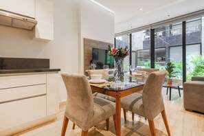 Dining - Luxury 1BR, 1 Block from 5th Ave. with Parking (Playa del Carmen)