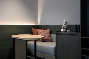 Standard A | Desk, laptop workspace, free WiFi, bed sheets