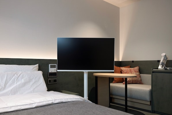 Standard A | Desk, laptop workspace, free WiFi, bed sheets