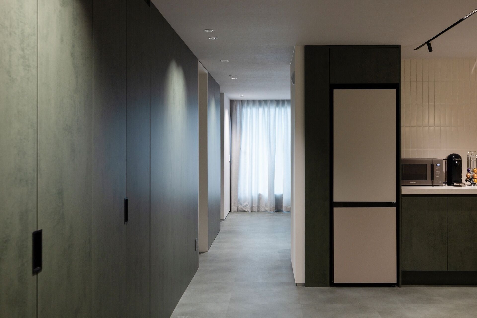 Signature | Desk, laptop workspace, blackout drapes, free WiFi