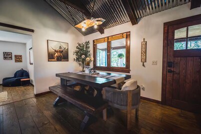 Entire Cabin at peaceful Retreat in Christmas, FL -AC/Sleeps 6.