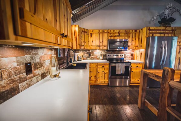 Microwave, dishwasher, blender, cookware/dishes/utensils