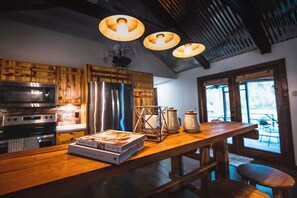 Microwave, dishwasher, blender, cookware/dishes/utensils