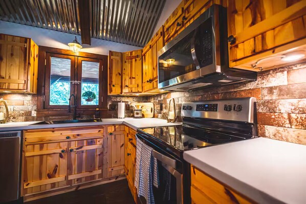 Microwave, dishwasher, blender, cookware/dishes/utensils