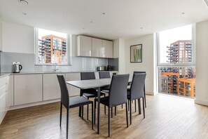 Dining - Blueground | Nine Elms, balcony, nr Battersea Park (London)