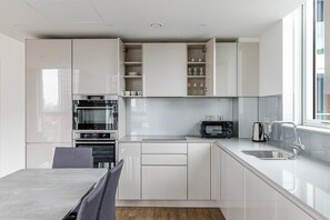 Refrigerador, microondas, horno, lavavajillas