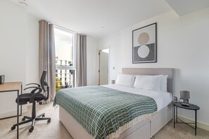 2 bedrooms, iron/ironing board, WiFi, bed sheets - Blueground | Nine Elms, balcony, nr Battersea Park (London)