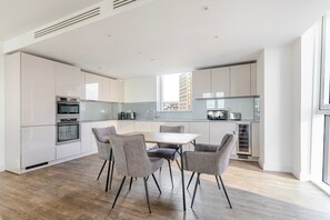 Fridge, microwave, oven, dishwasher