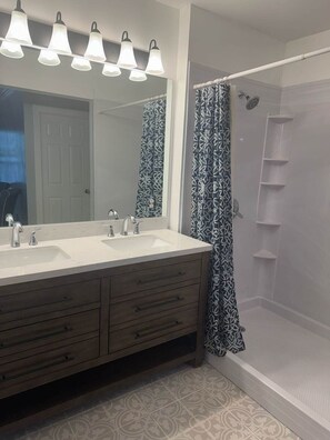 Douche, sèche-cheveux