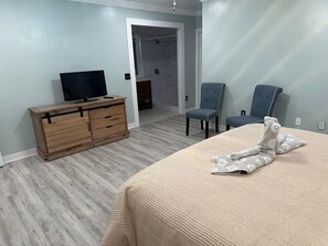 5 chambres, fer et planche à repasser, Wi-Fi, draps fournis