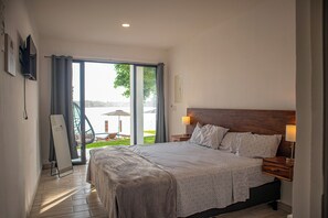 8 bedrooms, WiFi, bed sheets