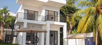 CASA BLANCA - EL ZAPOTE, EL SALVADOR
SALIDA AL ESTERO Y BOCANA